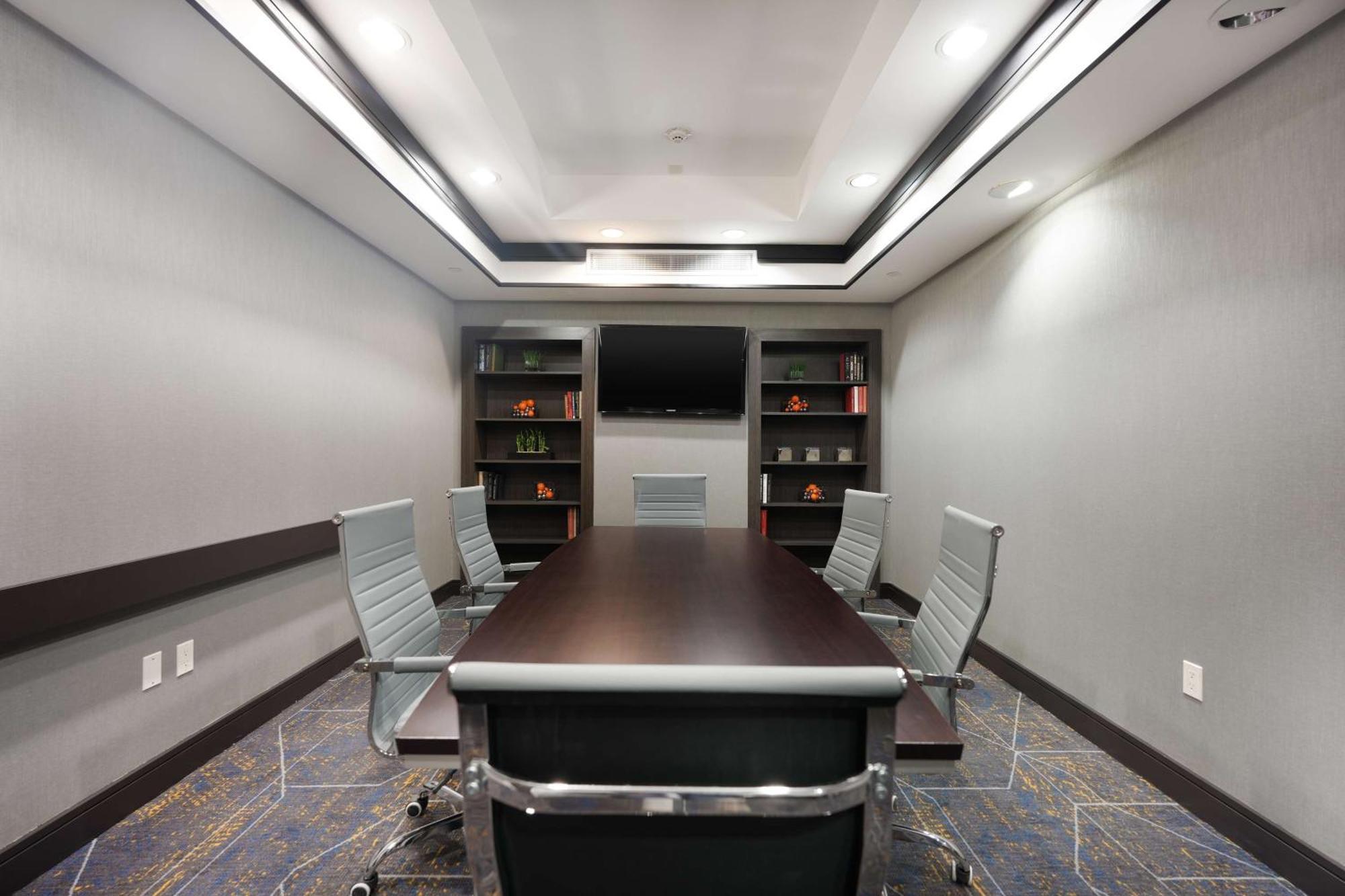Hampton Inn And Suites Tulsa Central Екстер'єр фото